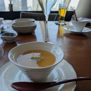 様々な旬の具材がごろごろ入ったなめらかな茶碗蒸し