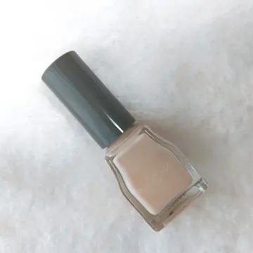 エテュセのベースコートは爪そのものをヘルシーにかつ見た目も美しくしてくれる・