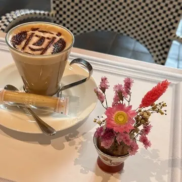 完成！ピカソのラテアートと一緒にひといき♪