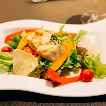 （前菜）卵のテリーヌとサラダ仕立て