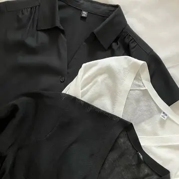 GUティアードワンピース
黒ワンピース　ワンピースコーデ
ジレコーデ　アラフィフファッション　プチプラコーデ　ユニクロ
シアーカーディガン
