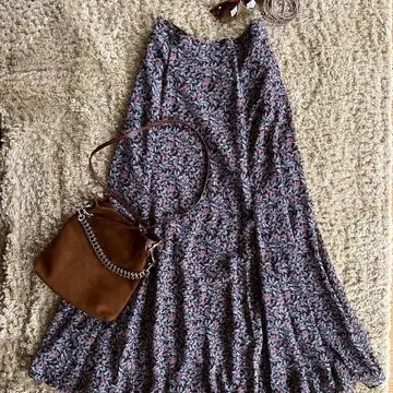 春の揺れスカートの画像_1