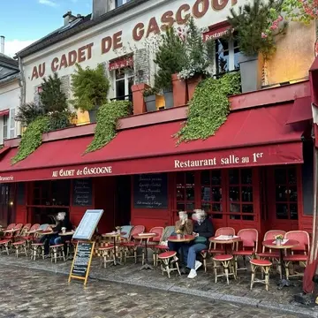 パリ　カフェ　有名　AU CADET DE GASCOGNE モンマルトル