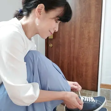 パフスリーブカットソー/Do CLASSE、スカート/Collage GALLARDAGALANTE