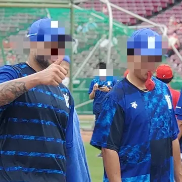 試合前の練習時にはこんなに間近でリラックスした選手達のお顔が見れます！