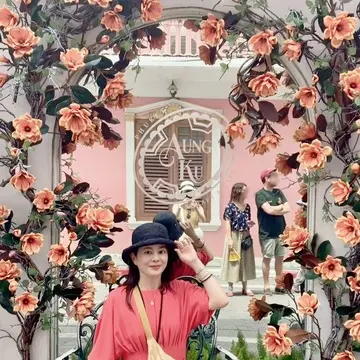 タイ・プーケット島オールドタウンの花のフォトスポット