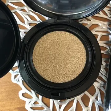 ヘルシーなツヤを引き出す標準的な肌色 ライブベージュ SPF23++