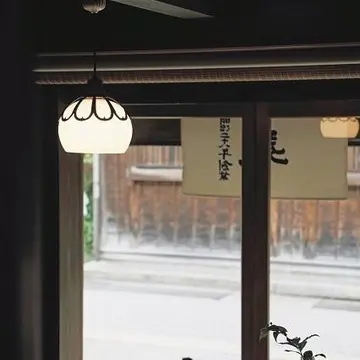 シェードは鈴木玄太さん作