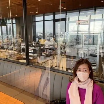 横浜ハンマーヘッド内の「鎌倉紅谷 Kurumicco Factory」