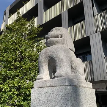 狛犬までスタイリッシュ