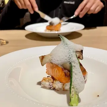 「コートヤード・バイ・マリオット 白馬」内のレストラン「LAVAROCK」の料理写真