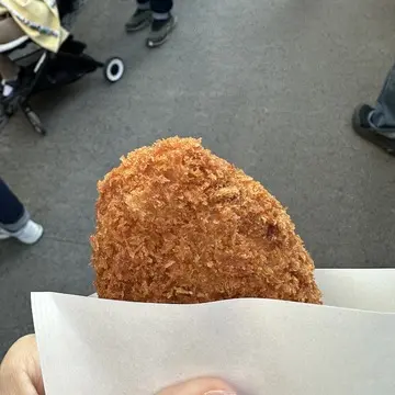 鎌倉　小町通り　食べ歩き　初詣　お正月　コロッケ　葉山牛