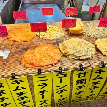 種類多くて迷うチジミ。いいにおい。