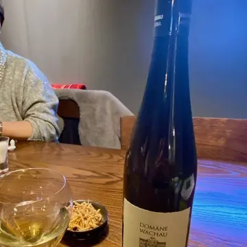 グラスワインはオーストリアドメーヌヴァッハウの白ワイン