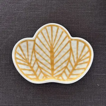 松のお皿　有田焼