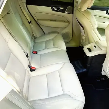 ボルボ　XC60 Ultra T6 Plug-in hybrid　後部座席 プラグインハイブリッドモデル マダムの“ぐっとくるクルマ”試乗 Webエクラ