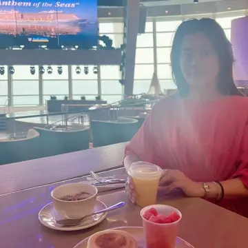 「トゥセブンティ」に隣接するカフェでの朝食