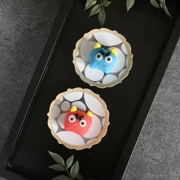 鬼の練り切りと小川宣之さんの豆皿