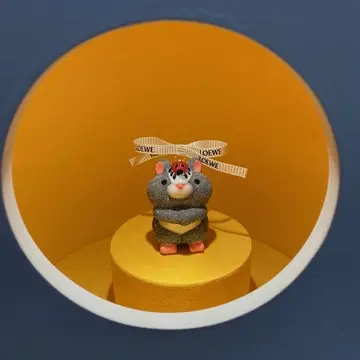 原宿「ロエベ展」「意外な対話」の部屋スナ・フジタの動物シリーズ