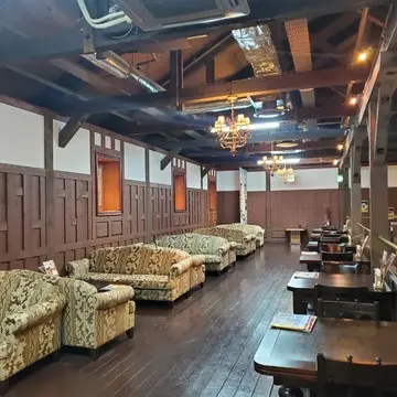 ゆったりできるソファーもあり広々としてます