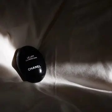 ハンドクリーム　CHANELハンドクリーム　黒卵