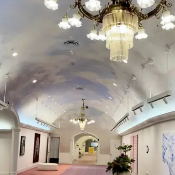 まるで美術館のような館内