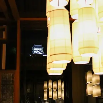 「ザ・バー　夜車山（よやま）」より夜の犬山城を拝む。