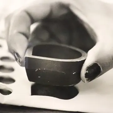 アンヌドゥ ヴァンディエールの展覧会「amainsleveesシャネルを紡ぐ手」