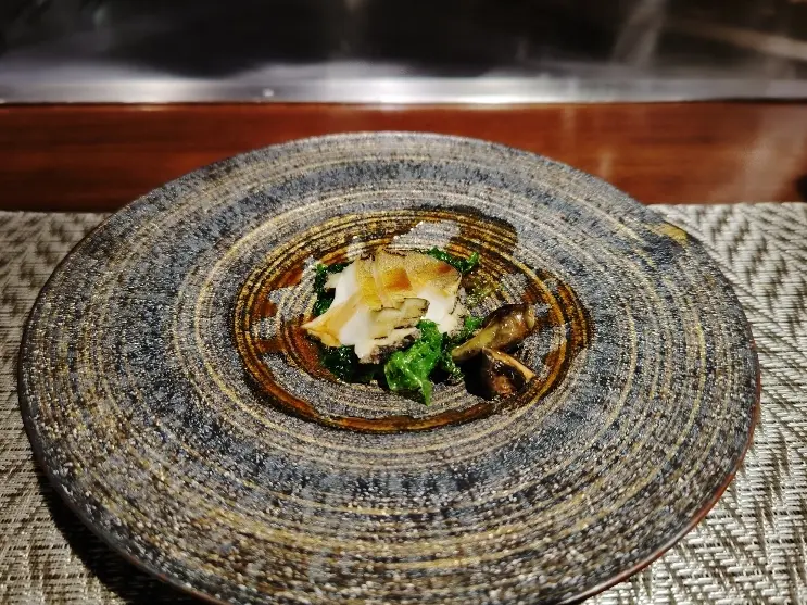 活け鮑の鉄板焼
