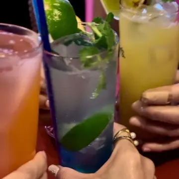 カクテルで乾杯