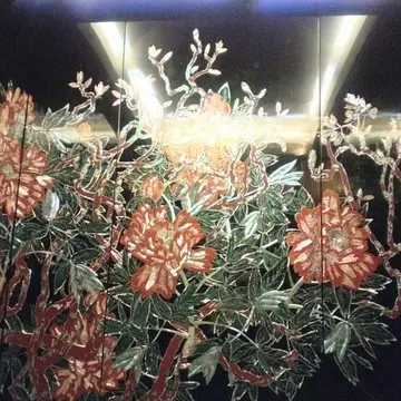 エレベーター内部