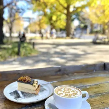 スイートポテトのタルトとラテアート