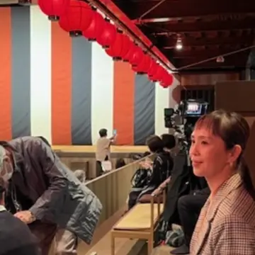 座席(右サイド2列目)に座る私