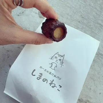 パン屋さんの、しまのねこさんのカヌレは小さくてカリカリで美味しかった！右下のお店です。