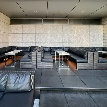 パレスホテル東京「ラウンジバー　プリヴェ」テラス席