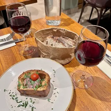 リヨンのブリオッシュ風sーセージ白ワインソース