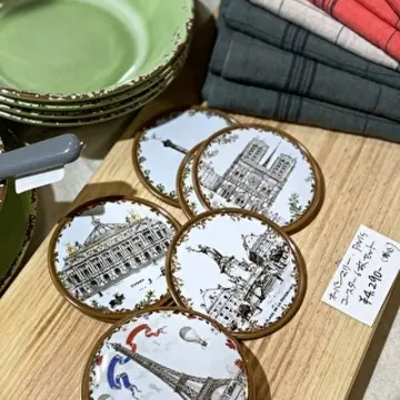 なんともパリらしいコースター