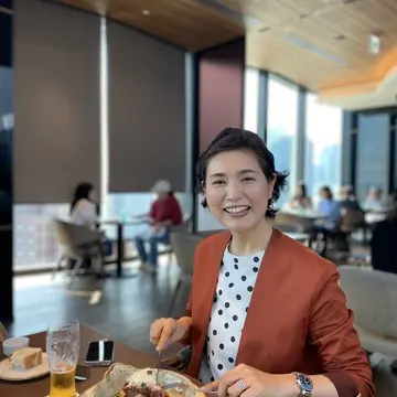 新宿歌舞伎町タワー17階 JAM17 DINING（JAM17ダイニング）で食事をするJマダムYUKA