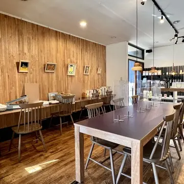 由布院　ベーカリーカフェ「カフェ・ラ・リューシュ」店内写真