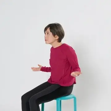 背中や腰が丸まってしまうのはNG。

