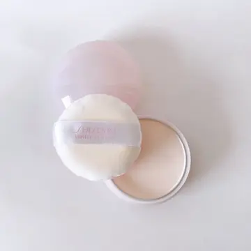 SHISEIDO　ホワイトルーセントのフェイスパウダーはスキンケア効果があるので素肌にオン、そのまま寝てＯＫ