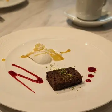 とろけるギリギリのパンナコッタと濃厚なガトーショコラ