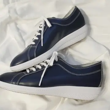 傾斜もある高さ3.5cmのヒールで脚も綺麗に！