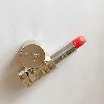 コスメデコルテのサーモンオレンジカラーのリップ