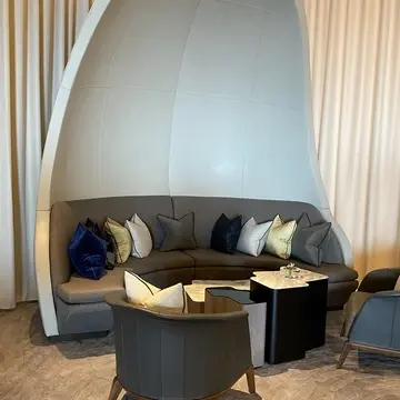 フォーシーズンズホテル大手町39階「THE LOUNGE」レセプション横