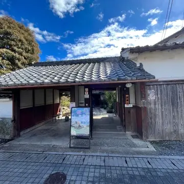 白壁の街並み