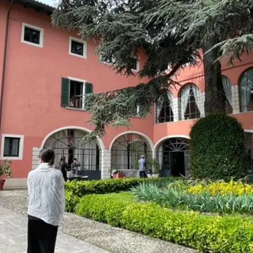 イタリア　ミラノ　イタリア旅行　演奏旅行　演奏会　ヌヴォレーラ　貴族　鶏　置物　食器　サロン　調度品　ガーデン　庭　