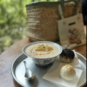 豆乳スープ　大根パン　甘めの胡麻パン