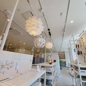 照明コーナー店内にて