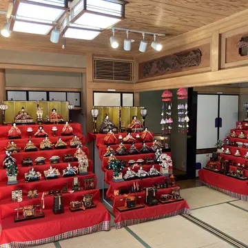 清華園の雛人形